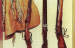Die Gewehre, die sich Karl May nach eigenen Beschreibungen anfertigen ließ und beim Schreiben vor sich an der Wand hängen hatte, Einladungskarte zur Veranstaltung Die Gewehre, die sich Karl May nach eigenen Beschreibungen anfertigen ließ und beim Schreiben vor sich an der Wand hängen hatte, Einladungskarte zur Veranstaltung